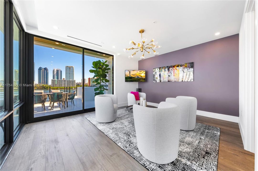 Vendido Recientemente: $3,695,000 (5 camas, 5 baños, 3987 Pies cuadrados)