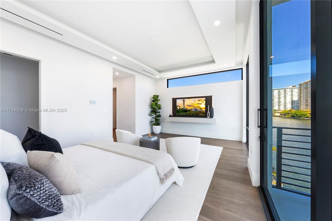 Vendido Recientemente: $3,695,000 (5 camas, 5 baños, 3987 Pies cuadrados)