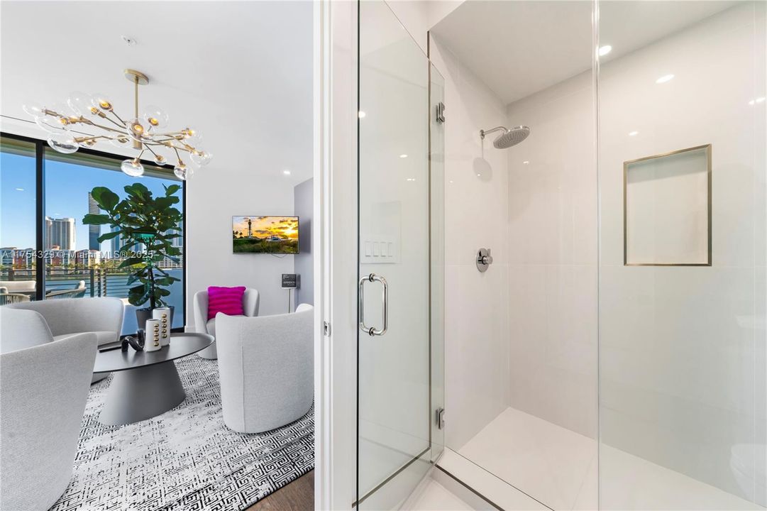 Vendido Recientemente: $3,695,000 (5 camas, 5 baños, 3987 Pies cuadrados)