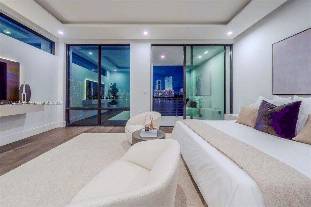 Vendido Recientemente: $3,695,000 (5 camas, 5 baños, 3987 Pies cuadrados)