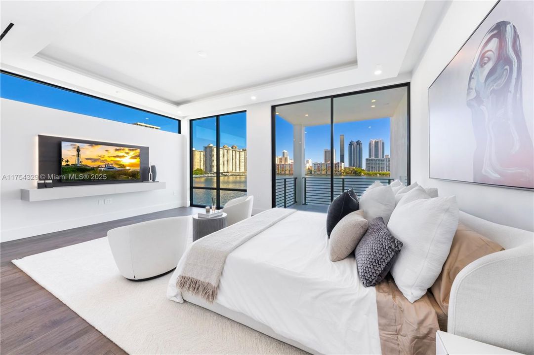 Vendido Recientemente: $3,695,000 (5 camas, 5 baños, 3987 Pies cuadrados)