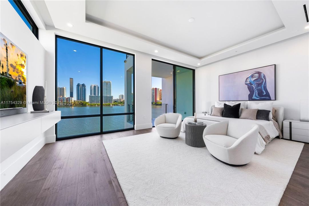 Vendido Recientemente: $3,695,000 (5 camas, 5 baños, 3987 Pies cuadrados)