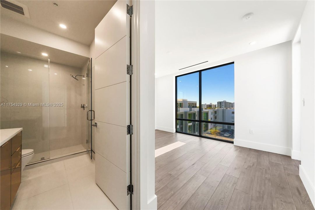 Vendido Recientemente: $3,695,000 (5 camas, 5 baños, 3987 Pies cuadrados)