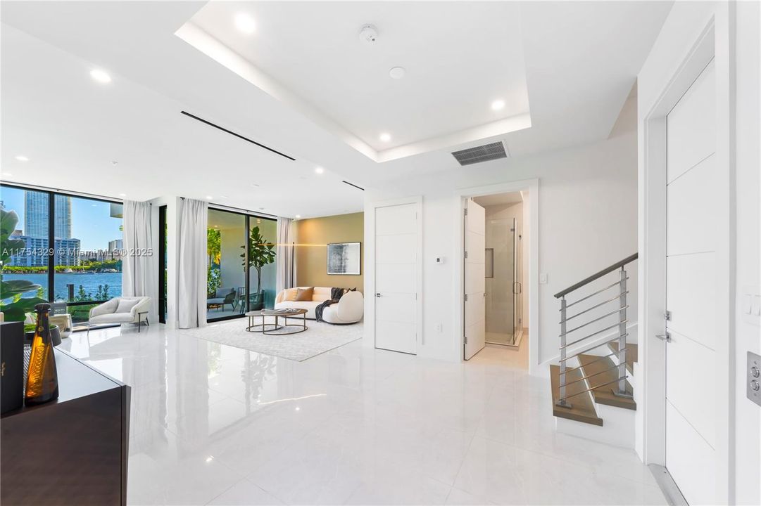 Vendido Recientemente: $3,695,000 (5 camas, 5 baños, 3987 Pies cuadrados)