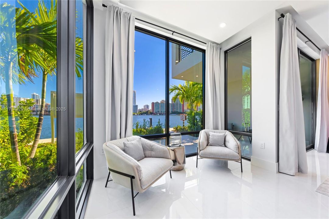 Vendido Recientemente: $3,695,000 (5 camas, 5 baños, 3987 Pies cuadrados)