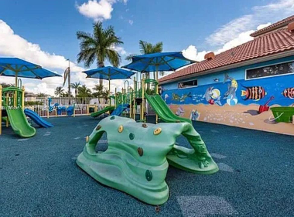 For Sale: $710,000 (5 beds, 3 baths, 2608 Square Feet)