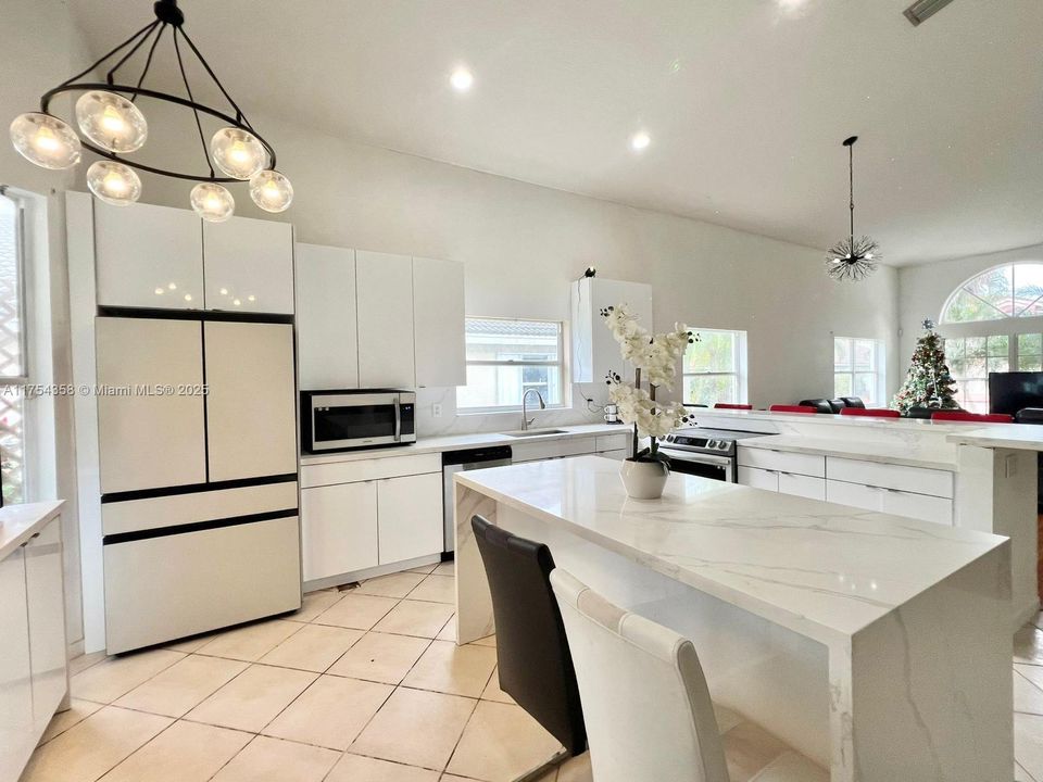 For Sale: $710,000 (5 beds, 3 baths, 2608 Square Feet)