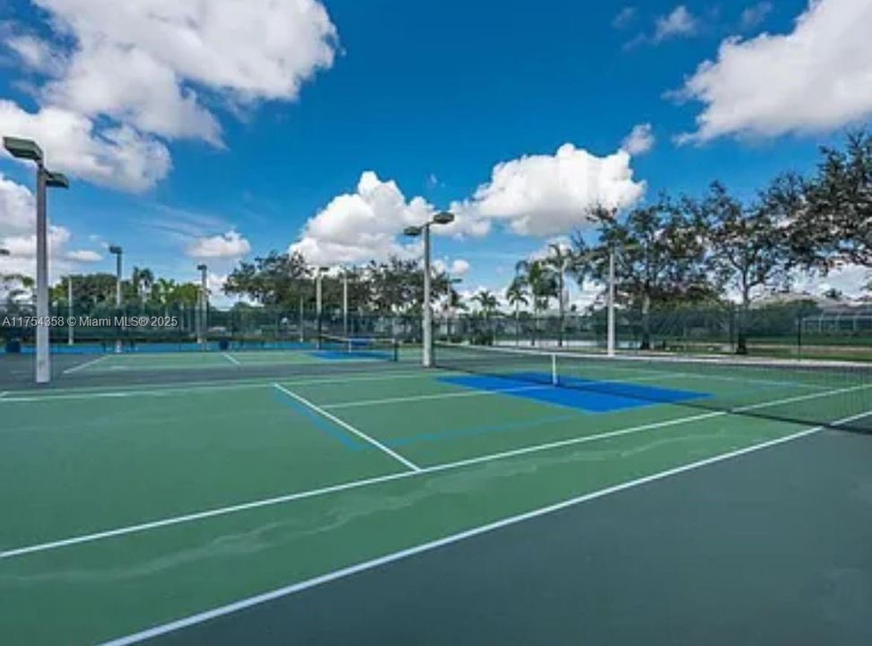 For Sale: $710,000 (5 beds, 3 baths, 2608 Square Feet)