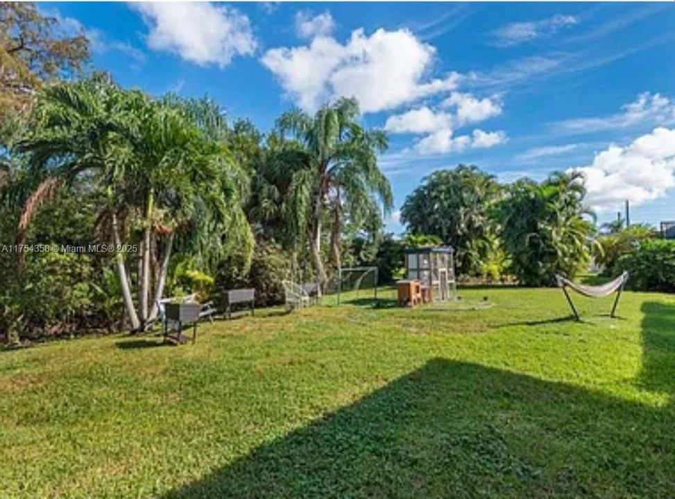 For Sale: $710,000 (5 beds, 3 baths, 2608 Square Feet)