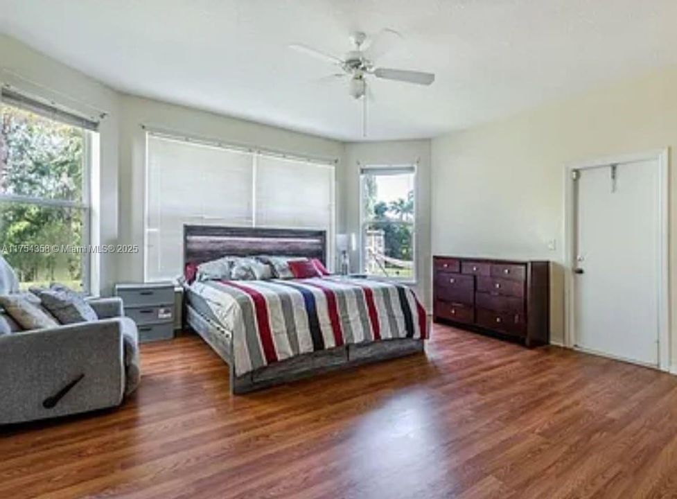 For Sale: $710,000 (5 beds, 3 baths, 2608 Square Feet)