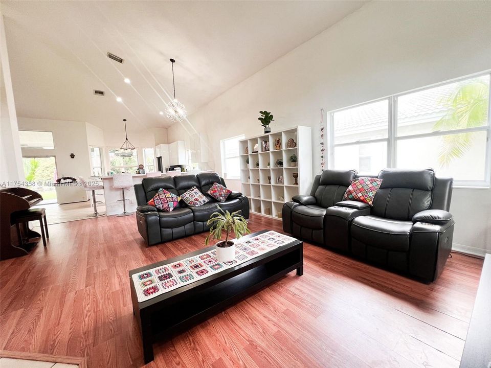 For Sale: $710,000 (5 beds, 3 baths, 2608 Square Feet)