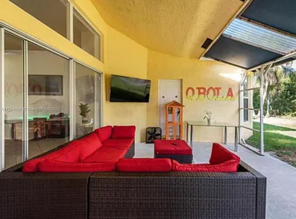 For Sale: $710,000 (5 beds, 3 baths, 2608 Square Feet)