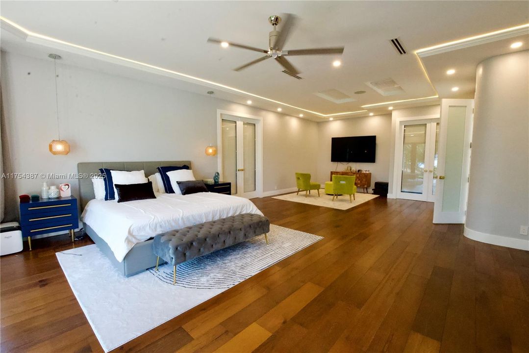 Vendido Recientemente: $4,900,000 (6 camas, 5 baños, 6578 Pies cuadrados)