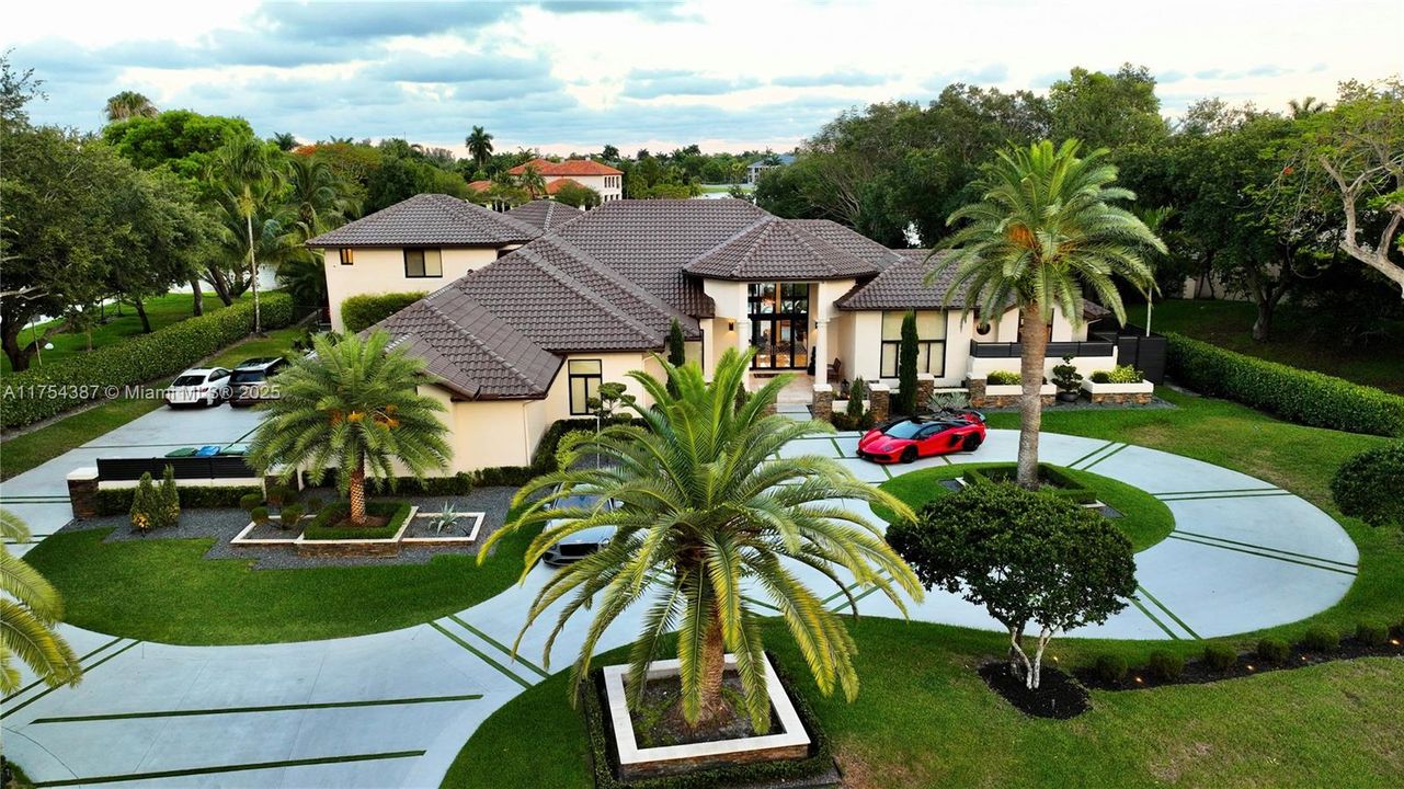 Vendido Recientemente: $4,900,000 (6 camas, 5 baños, 6578 Pies cuadrados)