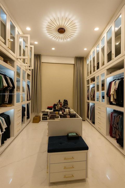 Vendido Recientemente: $4,900,000 (6 camas, 5 baños, 6578 Pies cuadrados)