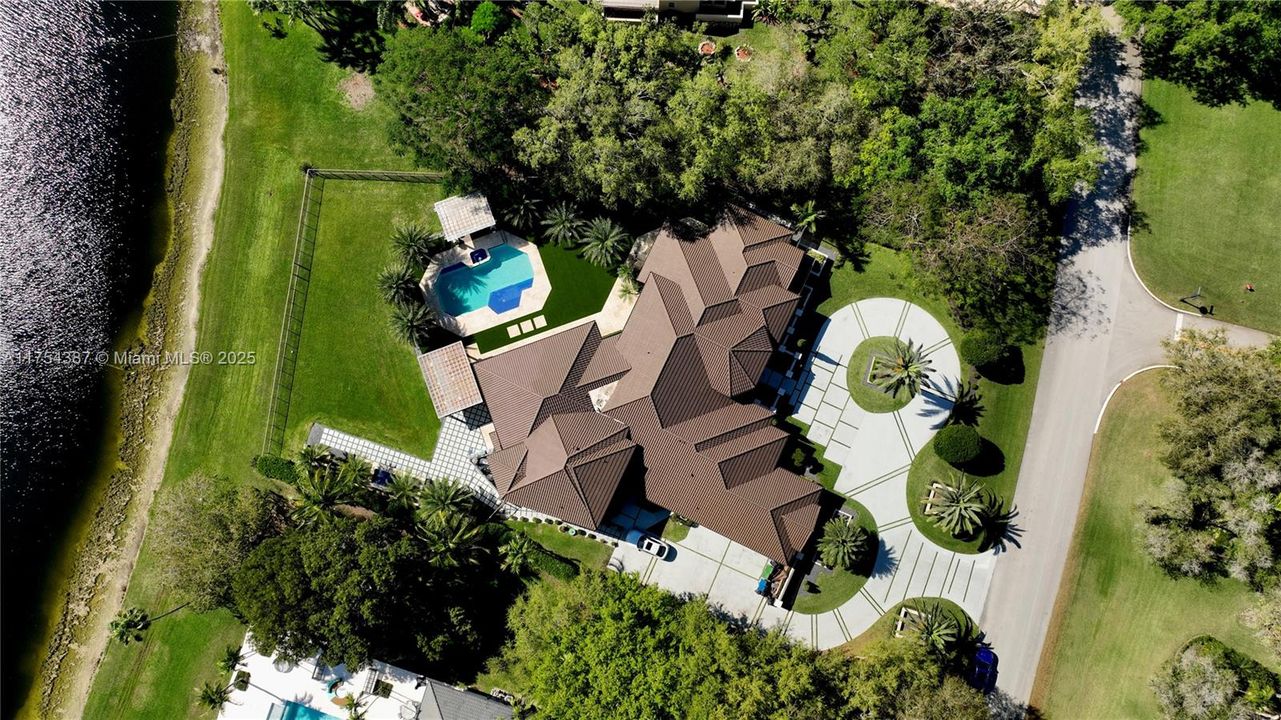 Vendido Recientemente: $4,900,000 (6 camas, 5 baños, 6578 Pies cuadrados)