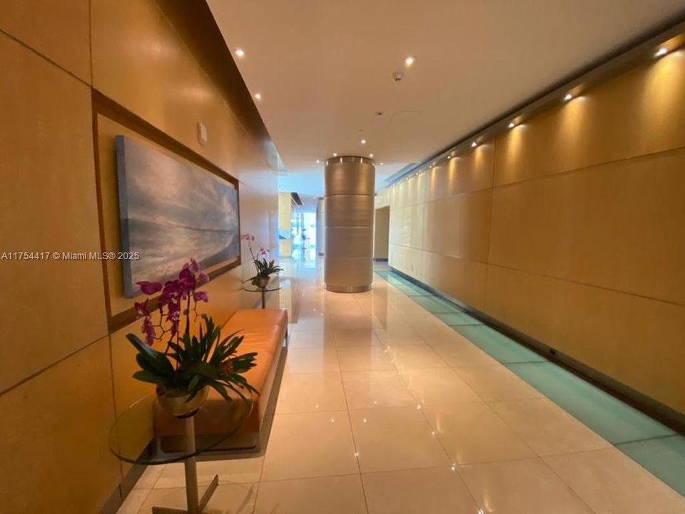 For Sale: $850,000 (2 beds, 2 baths, 1367 Square Feet)