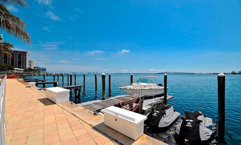 For Sale: $850,000 (2 beds, 2 baths, 1367 Square Feet)