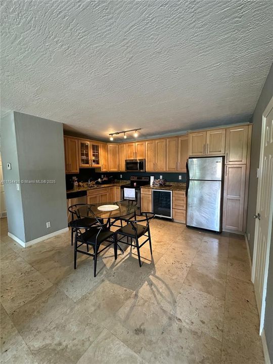 На продажу: $245,000 (2 спален, 1 ванн, 0 Квадратных фут)