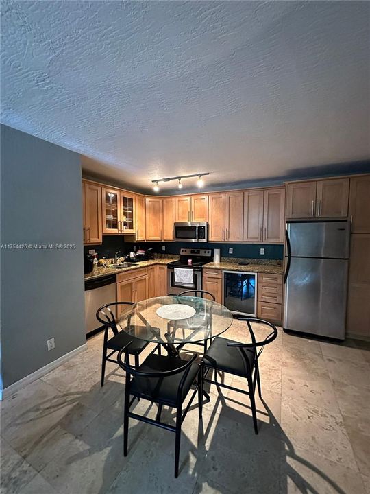 На продажу: $245,000 (2 спален, 1 ванн, 0 Квадратных фут)