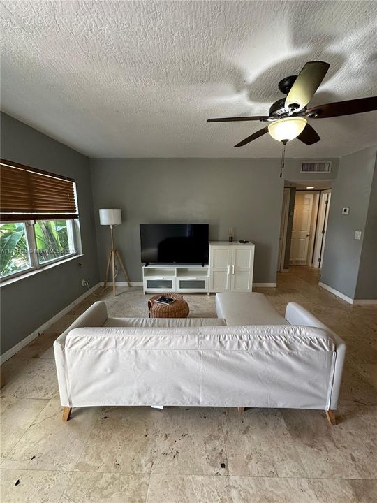 На продажу: $245,000 (2 спален, 1 ванн, 0 Квадратных фут)