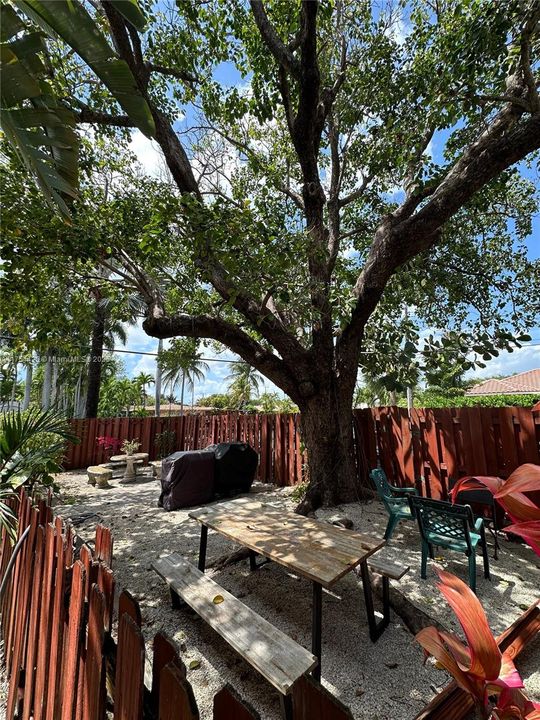 На продажу: $245,000 (2 спален, 1 ванн, 0 Квадратных фут)