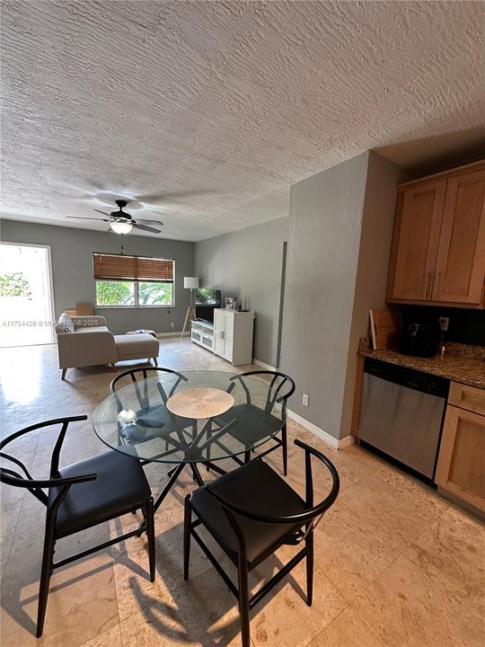 На продажу: $245,000 (2 спален, 1 ванн, 0 Квадратных фут)