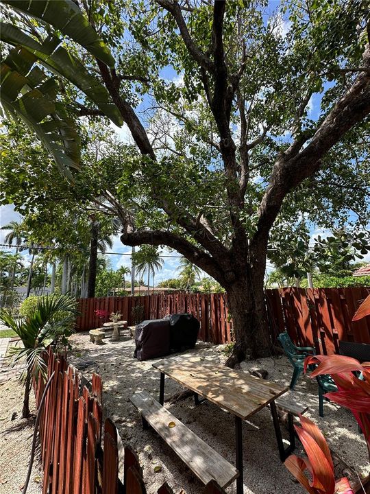 На продажу: $245,000 (2 спален, 1 ванн, 0 Квадратных фут)