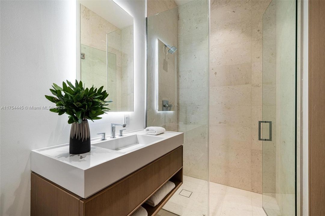 Active With Contract: $2,150,000 (4 beds, 4 baths, 2860 Square Feet)