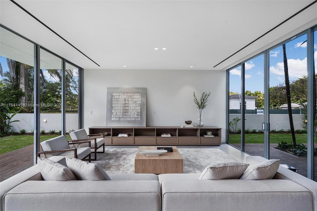 Active With Contract: $2,150,000 (4 beds, 4 baths, 2860 Square Feet)