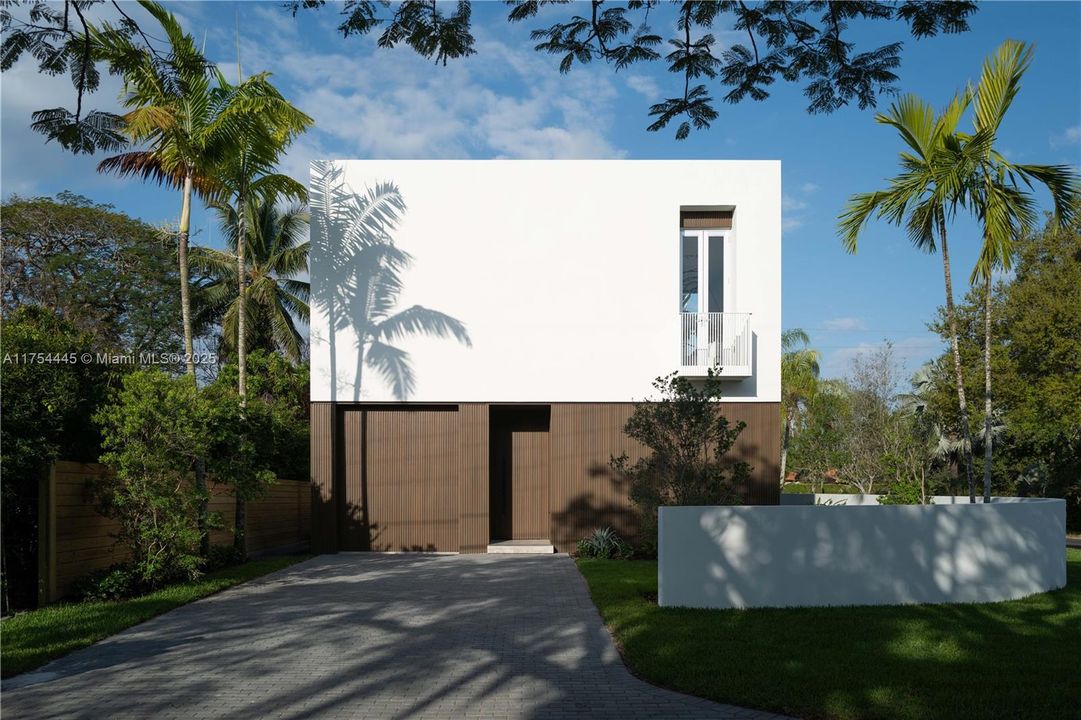 Active With Contract: $2,150,000 (4 beds, 4 baths, 2860 Square Feet)