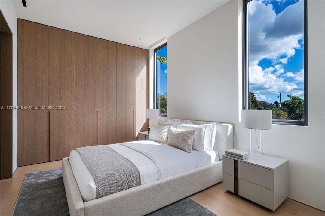 Active With Contract: $2,150,000 (4 beds, 4 baths, 2860 Square Feet)