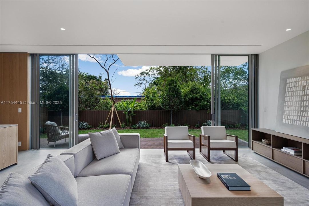 Active With Contract: $2,150,000 (4 beds, 4 baths, 2860 Square Feet)