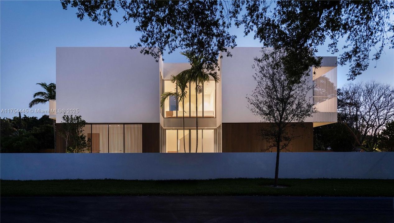 Active With Contract: $2,150,000 (4 beds, 4 baths, 2860 Square Feet)