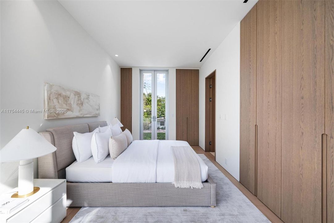 Active With Contract: $2,150,000 (4 beds, 4 baths, 2860 Square Feet)