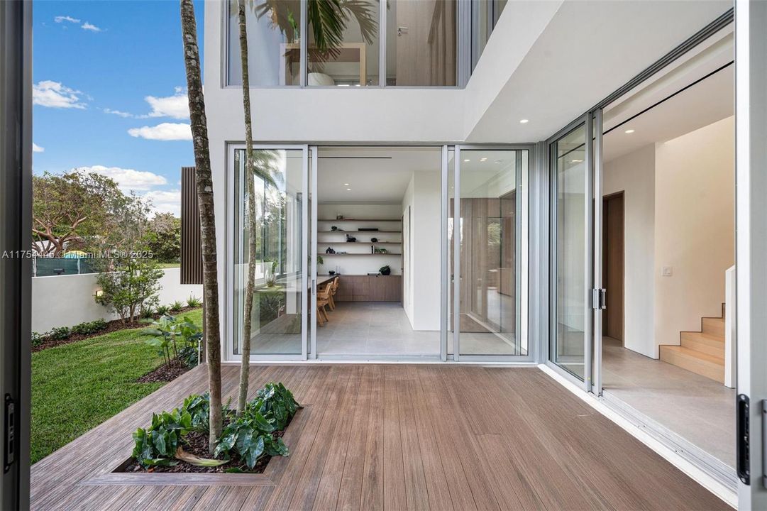 Active With Contract: $2,150,000 (4 beds, 4 baths, 2860 Square Feet)