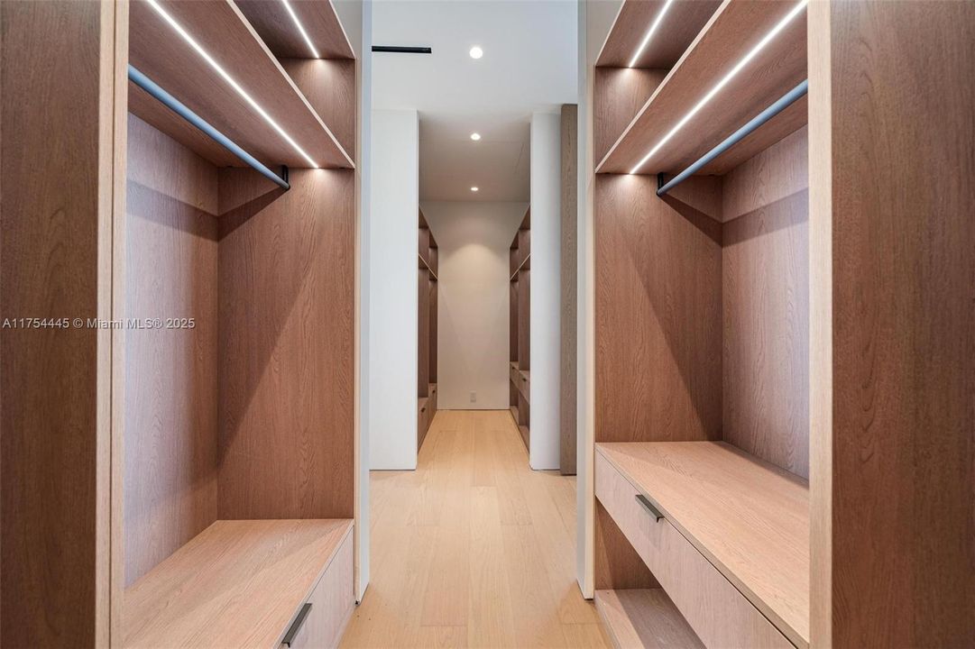 Active With Contract: $2,150,000 (4 beds, 4 baths, 2860 Square Feet)