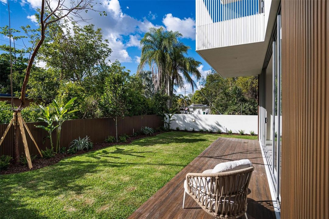 Active With Contract: $2,150,000 (4 beds, 4 baths, 2860 Square Feet)