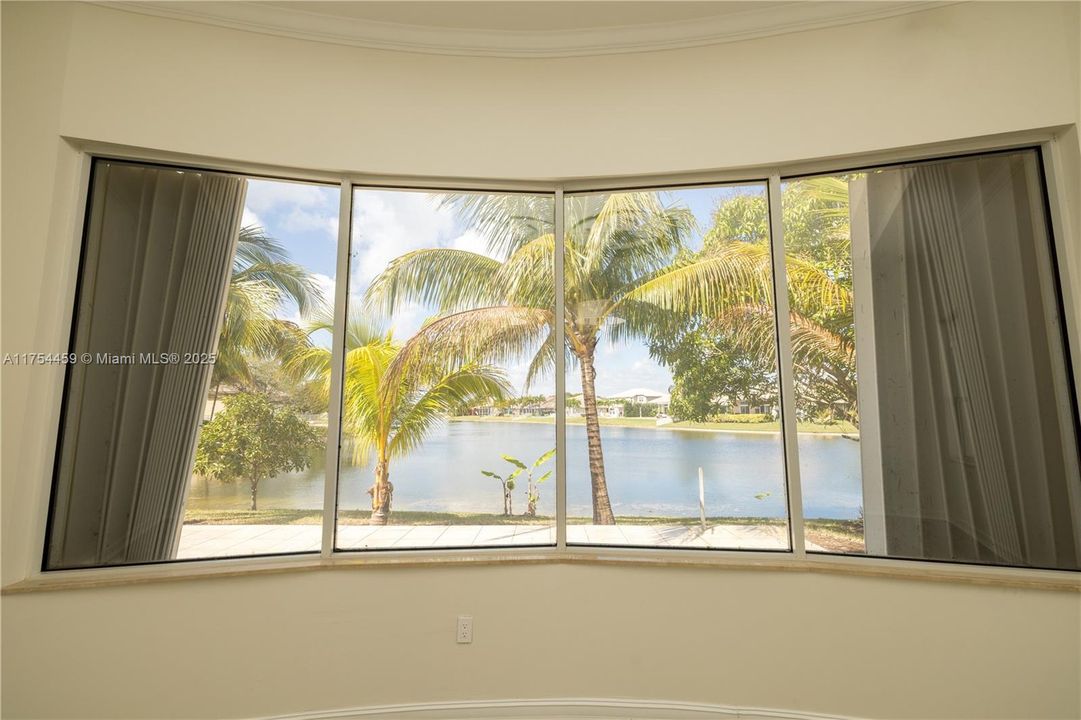 最近售出: $1,590,000 (5 贝兹, 6 浴室, 4948 平方英尺)