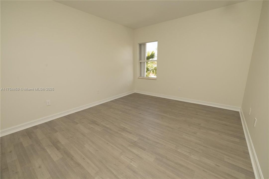 最近售出: $1,590,000 (5 贝兹, 6 浴室, 4948 平方英尺)