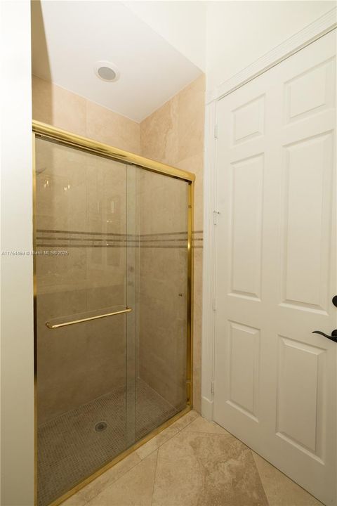 最近售出: $1,590,000 (5 贝兹, 6 浴室, 4948 平方英尺)