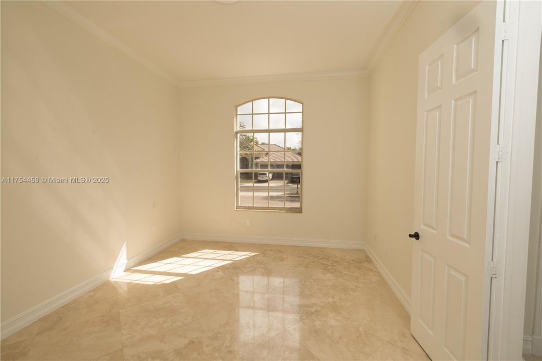 最近售出: $1,590,000 (5 贝兹, 6 浴室, 4948 平方英尺)