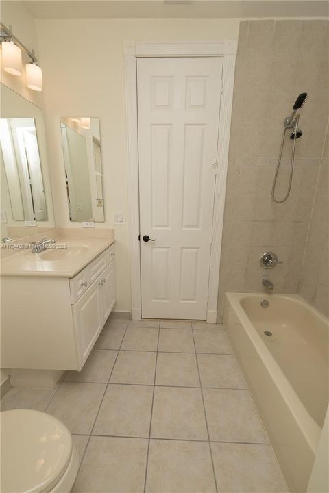 最近售出: $1,590,000 (5 贝兹, 6 浴室, 4948 平方英尺)