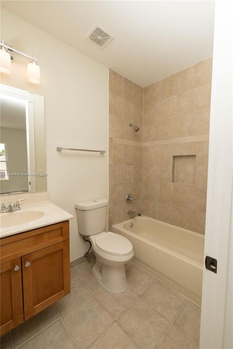 最近售出: $1,590,000 (5 贝兹, 6 浴室, 4948 平方英尺)