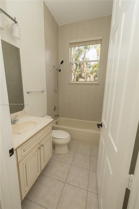 最近售出: $1,590,000 (5 贝兹, 6 浴室, 4948 平方英尺)