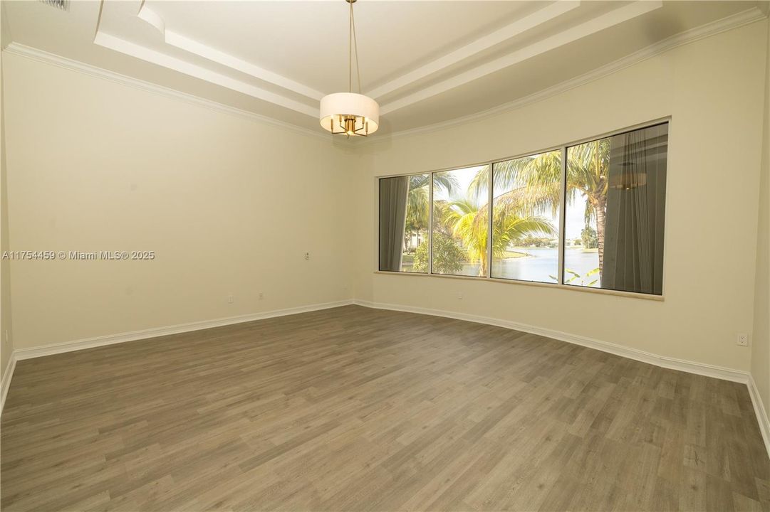 最近售出: $1,590,000 (5 贝兹, 6 浴室, 4948 平方英尺)