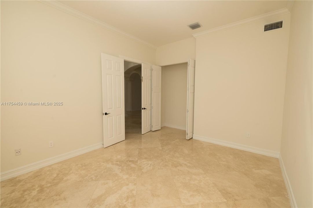 最近售出: $1,590,000 (5 贝兹, 6 浴室, 4948 平方英尺)