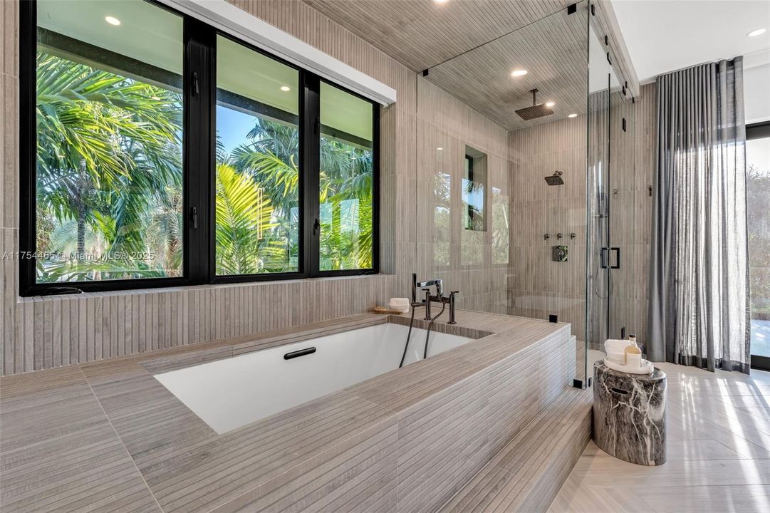 Недавно продано: $13,799,000 (7 спален, 8 ванн, 7459 Квадратных фут)