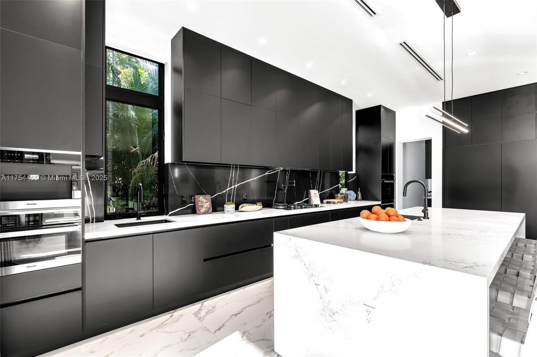 Недавно продано: $13,799,000 (7 спален, 8 ванн, 7459 Квадратных фут)