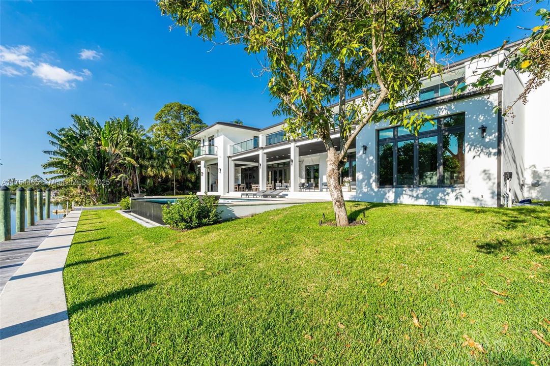 Недавно продано: $13,799,000 (7 спален, 8 ванн, 7459 Квадратных фут)